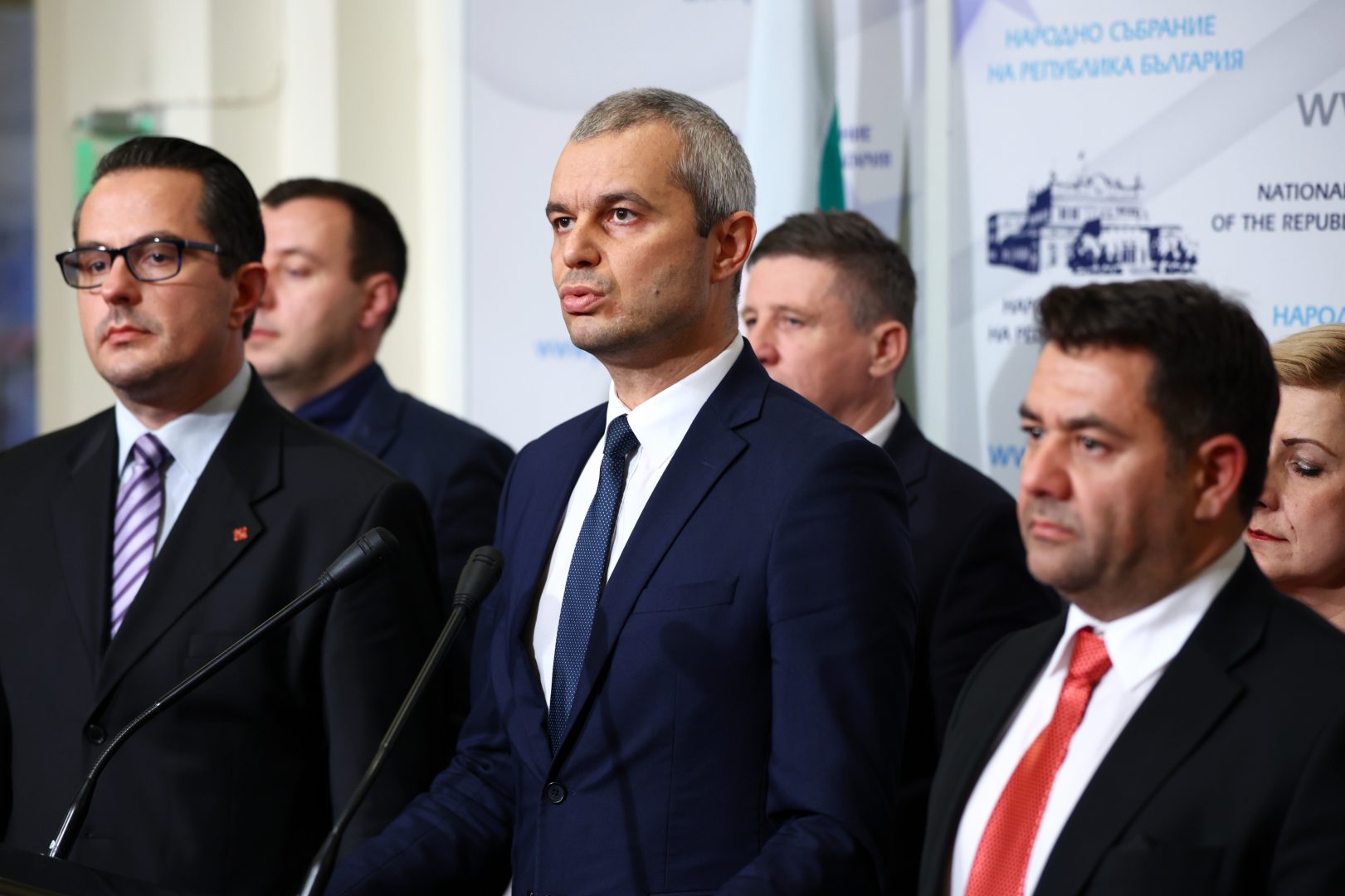 Президентът продължава с консултациите. На ход са "Възраждане"