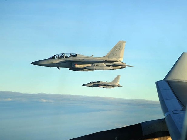 Полша се въоръжава бързо: подписа сделка за 48 изтребители