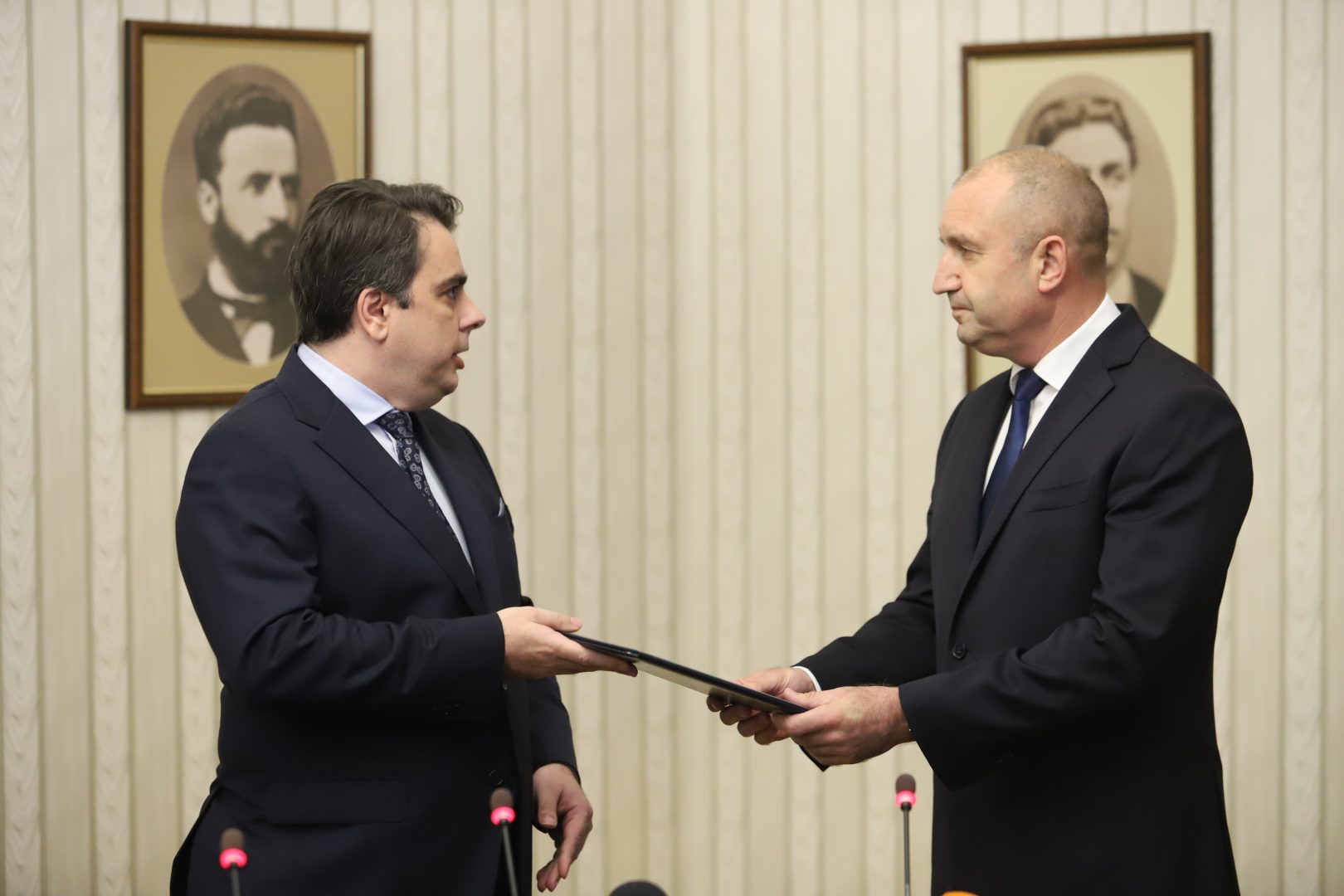 Ново правителство или нови избори. Сн.: БГНЕС