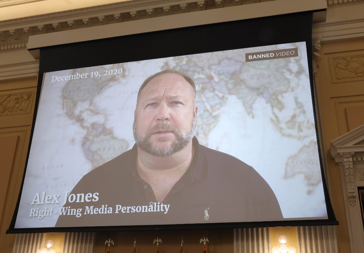 Алекс Джоунс: ще плаща $49 млн. заради неверни твърдения за масово убийство