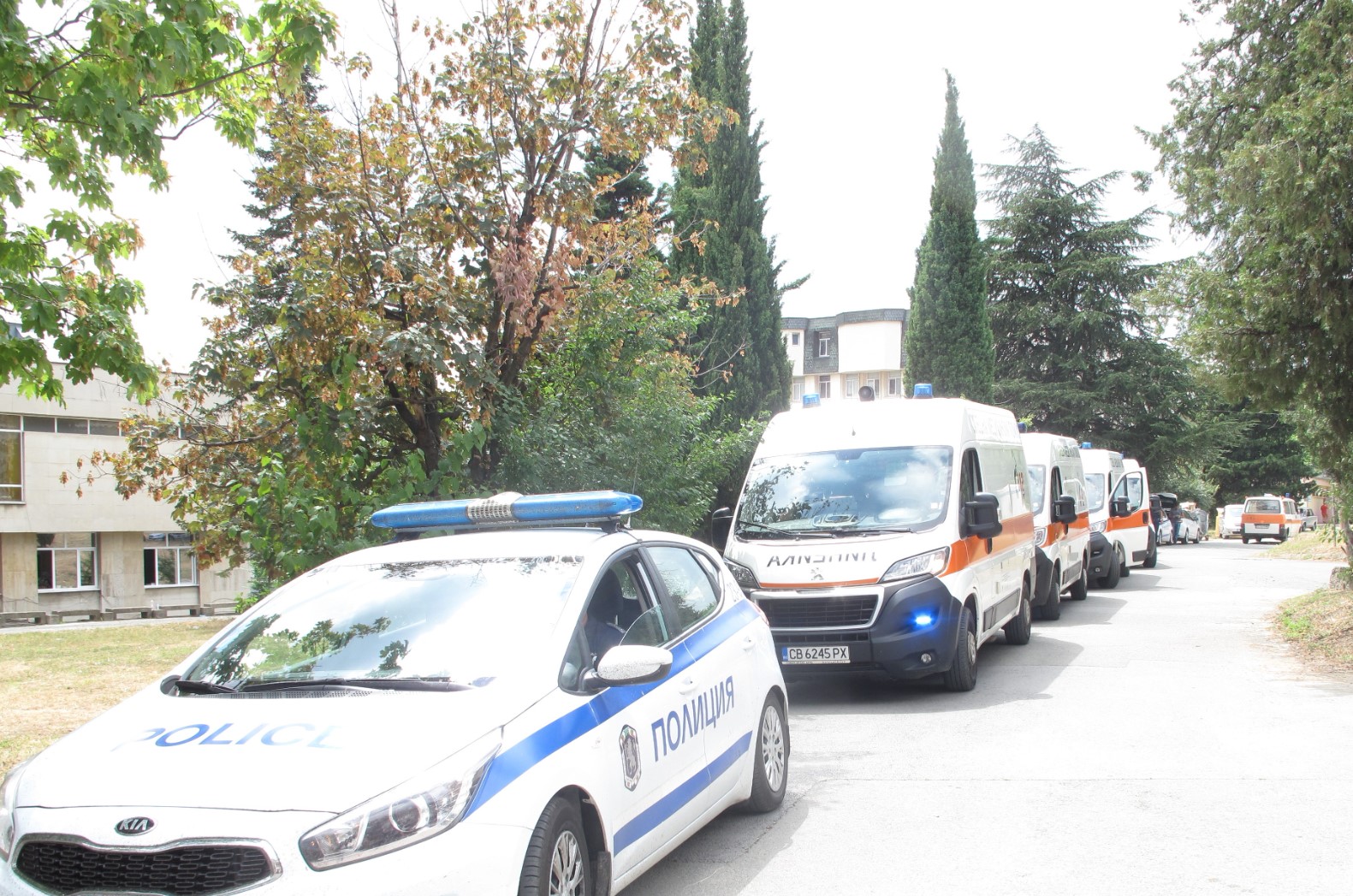 Минути след 17 часа реаномобилите преминаха през ГПУ-Калотина в посока Сърбия