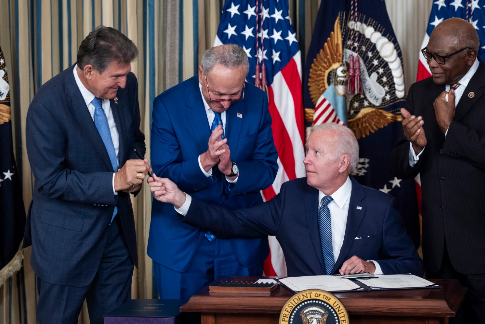 Байдън подписа значим закон за здравеопазването и климата