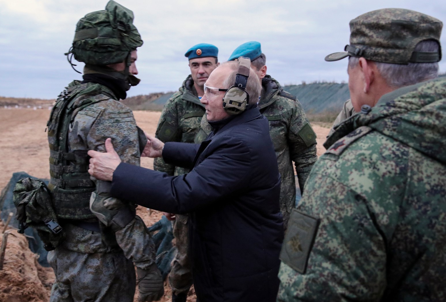 Путин постреля със снайпер в пункт за мобилизация