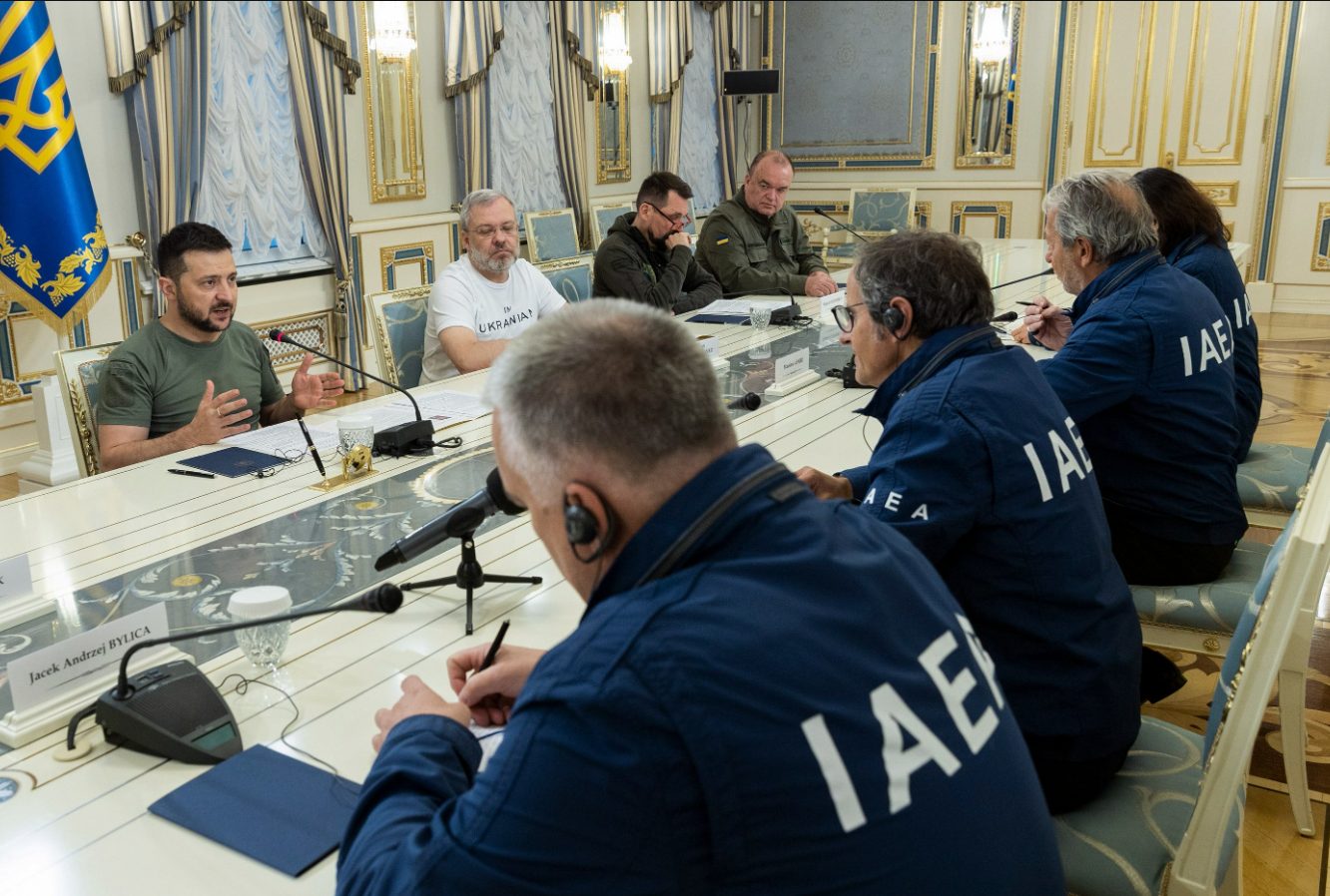 Зеленски: Путин подготвя руснаците за ядрена война