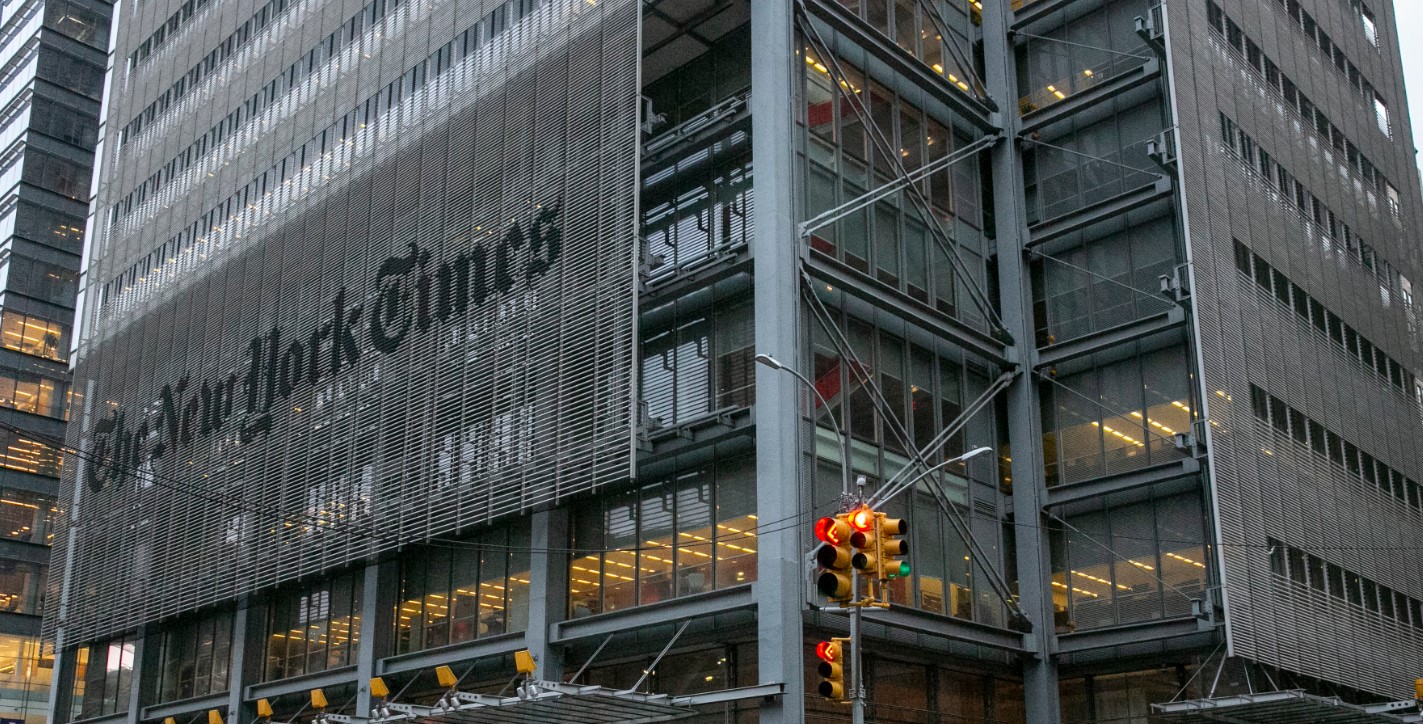 Въоръжен с брадва и меч опита да влезе в редакцията на New York Times
