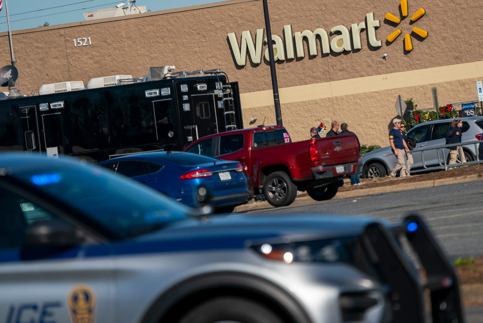 Стрелецът от Wallmart купил пушката малко преди трагедията, пощадил е своя колежка