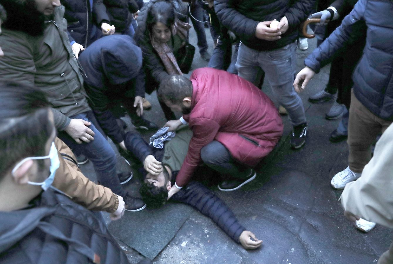 След масова стрелба: Сблъсъци между кюрди и полиция в Париж