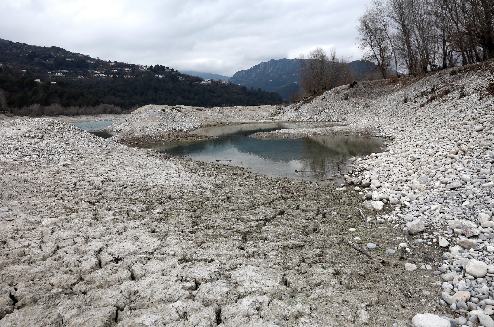 Франция готви "безпрецедентни" ограничения на потреблението на вода