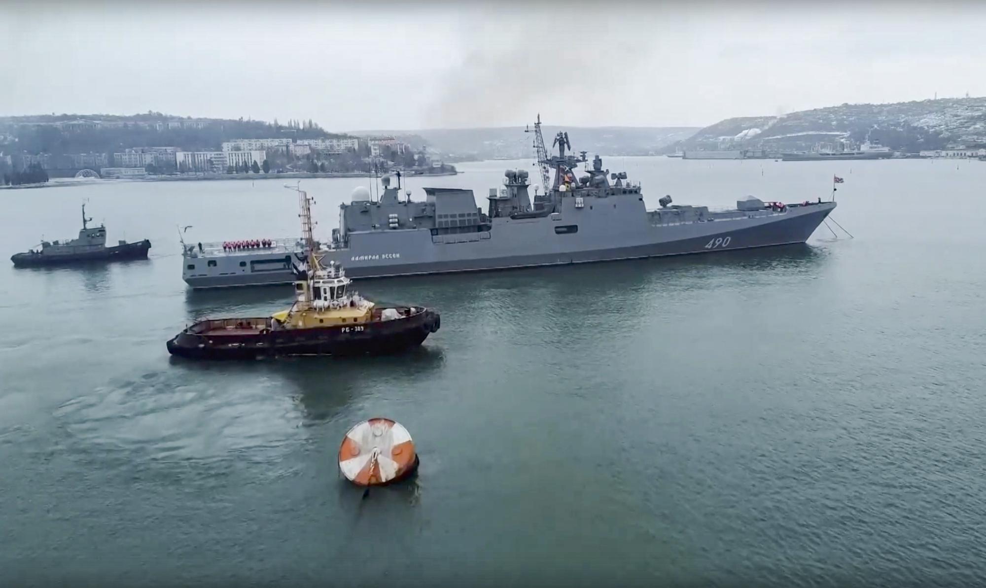 Руски военен самолет падна в морето край Севастопол