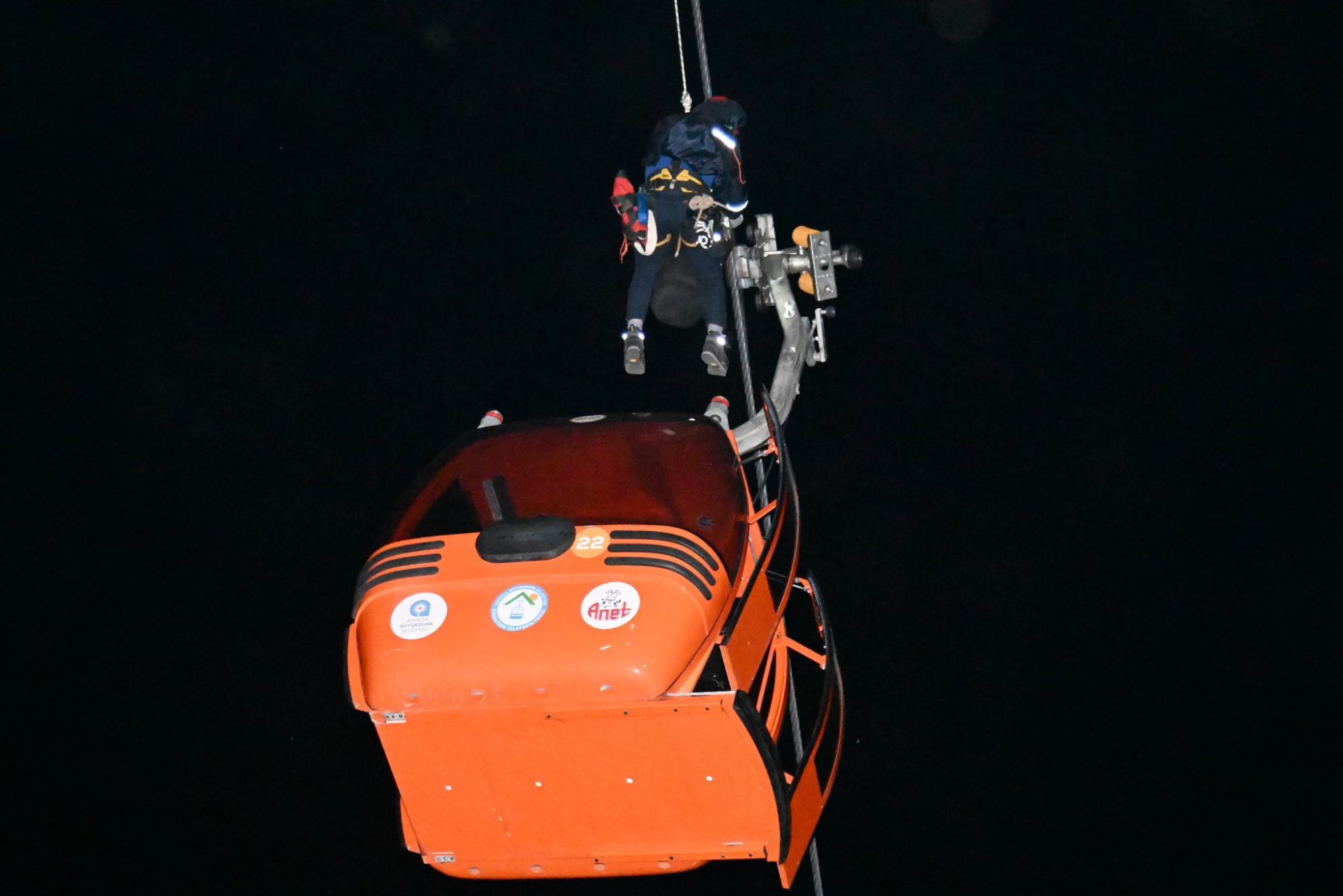 Един загинал и 10 ранени при инцидент с кабинков лифт в Анталия (ВИДЕО, СНИМКИ)