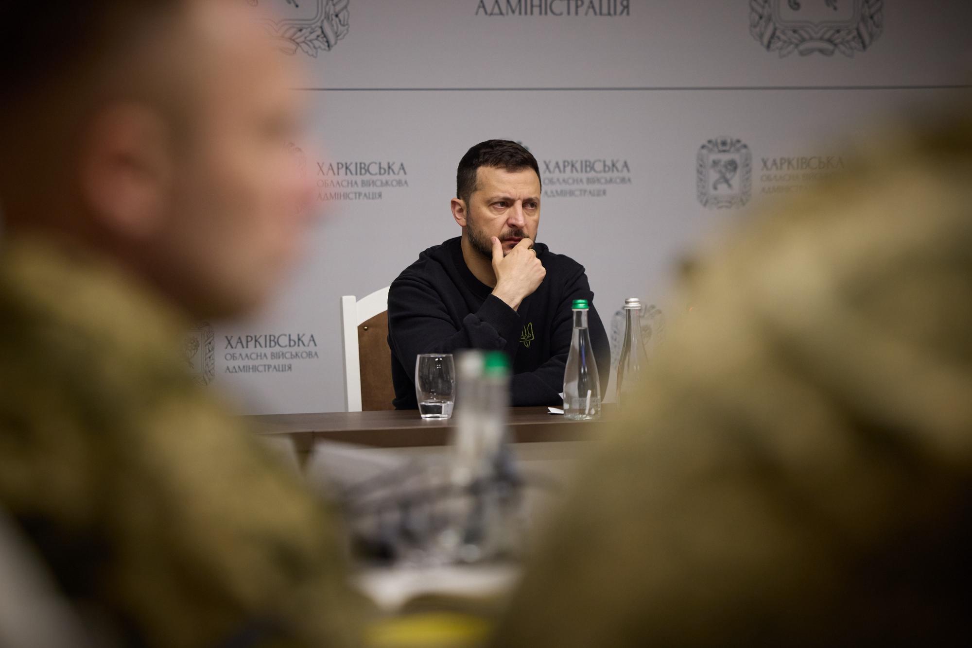 Зеленски заподозря генералите си, че го лъжат за ситуацията на фронта