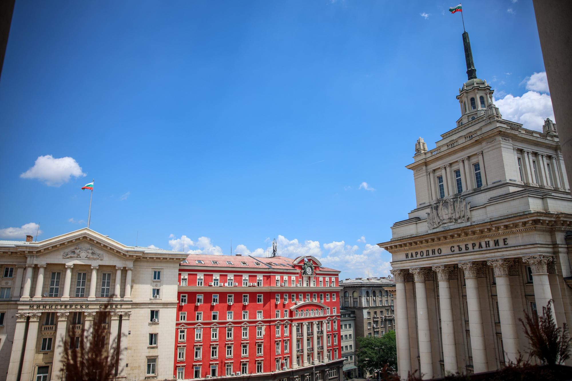 Новите депутати с нови коли за 4 млн. лева