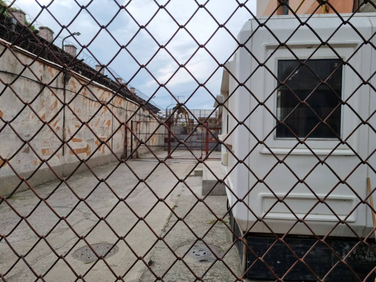 Млад мъж почина в ареста в Ямбол. Разследват убийство